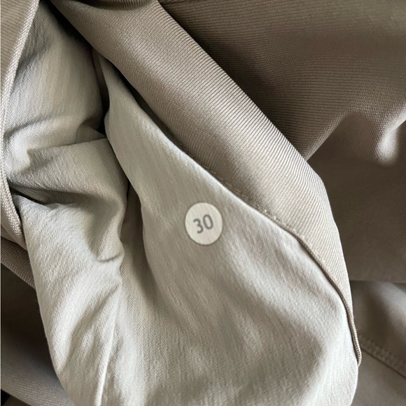 Lululemon ABC Classic Fit Golf Shorts 9” Tan Trench Khaki Size 30 Chino Stretch - Picture 3 of 3